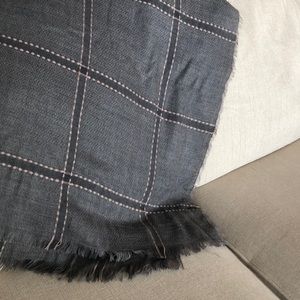 Blanket scarf with fringe detail. Grey and pink.